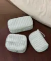 Grünes gestreiftes Kosmetiktaschen-Set mit mehreren Stilen für Reise und Alltag Detailansicht. - Wertkollektion / Grüner Streifen
