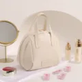 Vintage Shell PU Kosmetiktasche für Damen, große Kapazität tragbare Reise Make-up Aufbewahrung. - Weiß
