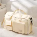 Große beigefarbene Sport Fitness Reisetasche und Umhängetasche mit mehreren Taschen. - Elfenbein