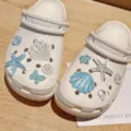 White clogs with charming blue marine shoe charms, perfect for summer beach style. - Flatback (Plane Back) / White And Blue Set Pieces With Card