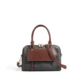 Elegante bolso Boston de nylon para mujer con detalles de cuero y correa de hombro. - Gris