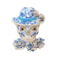 Broche tête de mort Jour des Morts porcelaine bleue blanche strass chapeau fedora fleur bijoux - Porcelaine Bleue et Blanche