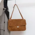 Borsa a tracolla in camoscio marrone da donna, borsa vintage sotto le ascelle, borsa in pelle. - Stile Classico / Taglia S / Colore caramello