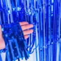 Detail de rideau a franges metalliques bleues, decoration de fond de fete brillante. - 1m*1m / Bleu