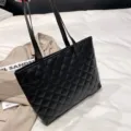 Classic black quilted tote bag for women, large capacity shoulder bag for daily use. - Black Quilted Pattern