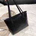 Black Crocodile Pattern Tote Bag, PU Leather Shoulder Handbag for Women Casual Daily Use - Black Crocodile Pattern