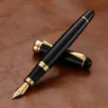 Stylo plume en métal noir et doré avec grande plume bicolore pour une écriture fluide et élégante. - Plume EF - 0.38mm / Noir brillant