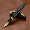 Stylo plume de luxe en métal noir avec bordure dorée et plume fine pour l'écriture. - Noir Éclair
