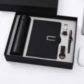 Set de regalo de empresa que incluye termo inteligente, cuaderno de cuero y llaveros. - Set de 5 piezas / Negro