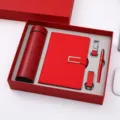 Set de regalo de negocios rojo premium con taza térmica, cuaderno de cuero, bolígrafo y USB. - Set de 5 piezas / Rojo