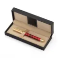 Luxe vulpen met rode acryl houder en gouden accenten in geschenkdoos, zaken cadeau. - PU Geschenkdoos Rood-Gouden Clip