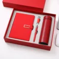 Set de regalo empresarial rojo con cuaderno de cuero, bolígrafo, memoria USB y botella térmica. - Set de 4 piezas / Rojo