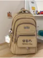 Lässiger khakifarbener Schulrucksack mit vielen Fächern, Stickereien und Anhänger. - Khaki (Mit Anhänger)