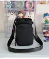 Bolso bandolera negro de nylon, bolsa casual minimalista para teléfono y botella de agua. - Negro