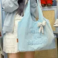 Γαλάζια casual νάιλον τσάντα shopper με χαριτωμένο φιόγκο, μινιμαλιστική γυναικεία τσάντα ώμου. - Με Μπρελόκ / Μπλε