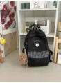 Sac à dos noir décontracté avec poche à carreaux, patch d'ours mignon et poignée élégante. - Avec Pendentif / S / Noir