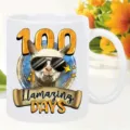 Detailansicht einer weißen Keramiktasse mit süßem Alpaka-Design für 100 Schultage. - Stil 7