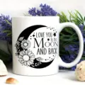 Witte keramische koffiemok met maan- en zonnebloemprint voor op kantoor en thuis. - Zonnebloem maan
