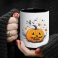 Detailopname van een keramische mok met een Halloween-pompoen illustratie en zwarte binnenkant. - 301-400ml / Halloween Pompoen Print Stijl
