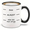 Keramische koffiekop met grappige tekst en zwart handvat voor dagelijks gebruik. - Stijl 4