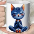Keramik Kaffeetasse mit süßem meditierendem Katzenprint, weiße Teetasse fürs Büro mit Henkel. - Stil 6