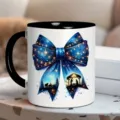 Keramische koffiekop met zwart handvat en rand, blauw sterren strik kerstontwerp voor op kantoor. - Stijl 9
