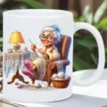Tazza da caffè in ceramica bianca con simpatico disegno di nonna che lavora a maglia. - Stile 8