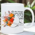 Tazza da caffè in ceramica bianca con design floreale e planetario, ideale in ufficio. - Stile 9