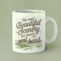Weisse Keramik Kaffeetasse mit inspirierendem Landschaftsspruch, ideal fuer das Buero. - Natur