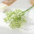 Détail de bouquet de fleurs de gypsophile artificiel, parfait pour la déco et les mariages. - Blanc