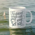 Weißer Keramik Kaffeetasse Detail mit individuellem inspirierendem Zitat Typografie. - Stil 4