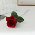 Finto fiore di rosa rossa artificiale stelo singolo per decorazione festa di nozze. - Piccolo Germoglio Primaverile - Borgogna