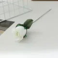 Fiore finto a stelo singolo di rosa bianca artificiale per decorazione di nozze a casa - Piccolo Germoglio Primaverile - Bianco