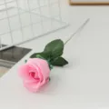 Fiore di rosa artificiale rosa a stelo singolo per decorazioni domestiche e festa di nozze. - Piccolo Germoglio Primaverile - Rosa