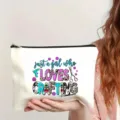 Graziosa pochette cosmetica in tela con chiusura lampo e stampa artigianale per uso quotidiano. - Modello Tema Artigianato