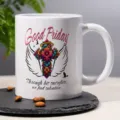 Weißer Keramik Kaffeebecher mit blumigem Kreuz Karfreitag religiöses Feiertag Design Büro. - Religiöses Thema Druck