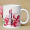 Keramik Kaffeetasse mit Aquarell Lippenstift und rosa Blumenmuster für das Büro und Alltag. - Stil 5