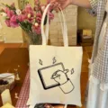 Lässige Canvas Tragetasche mit kreativem handgezeichnetem Schreibmotiv für den Alltag. - Minimalistischer Skizzen Stil