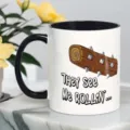 Primo piano di tazza in ceramica con simpatica illustrazione di tronchi e testo da ufficio top. - 301-400ml / 7