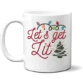 Weihnachtliches Keramik Kaffeetasse Detail, weiße Tasse mit festlichem Text und Baummotiv. - 301-400ml / Weihnachtsthema-Stil