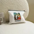 Pochette cosmetica minimalista in tela bianca con cerniera e stampa chic di palme per uso quotidiano. - Modello Palma Tropicale