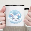 Encantadora taza de café de cerámica con lindo conejo blanco en nubes para oficina y hogar. - Estilo 7