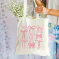 Beigefarbene Segeltuchtasche mit pinken Schleifen, lässige Einkaufstasche Detail. - 42cm*35cm / Rosa Schleifenmuster