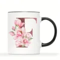Keramik Kaffeetasse Detail, weiße Tasse mit schwarzem Henkel, rosa Blumen Buchstabe F. - Buchstabe F