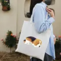 Borsa shopper in tela casual con stampa di un simpatico cucciolo di beagle dormiente, perfetta. - 42cm*35cm / Cane Beagle