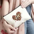 Pochette trucco in tela con grazioso stampa cuore leopardato per la cosmetica quotidiana. - Stampa Cuore Leopardata