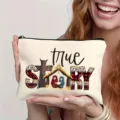 Détail de la belle trousse de maquillage blanche en toile avec impression en anglais. - Impression Thème Religieux / 22x16cm / Blanc