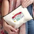 Dettaglio borsa per trucco in tela per insegnante con cerniera e stampa grafica carina. - 22cm*17cm / Stile 8