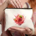 Weisser Canvas Kosmetikbeutel mit Erdbeer Motiv, tragbares Federmäppchen für Damen. - Stil 12