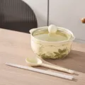 Set bol à nouilles instantanées en céramique 6 pouces avec couvercle cuillère baguettes - Ensemble de 4 Pièces Bol de Nouilles Instantanées / Blanc Lait Cloche de Printemps